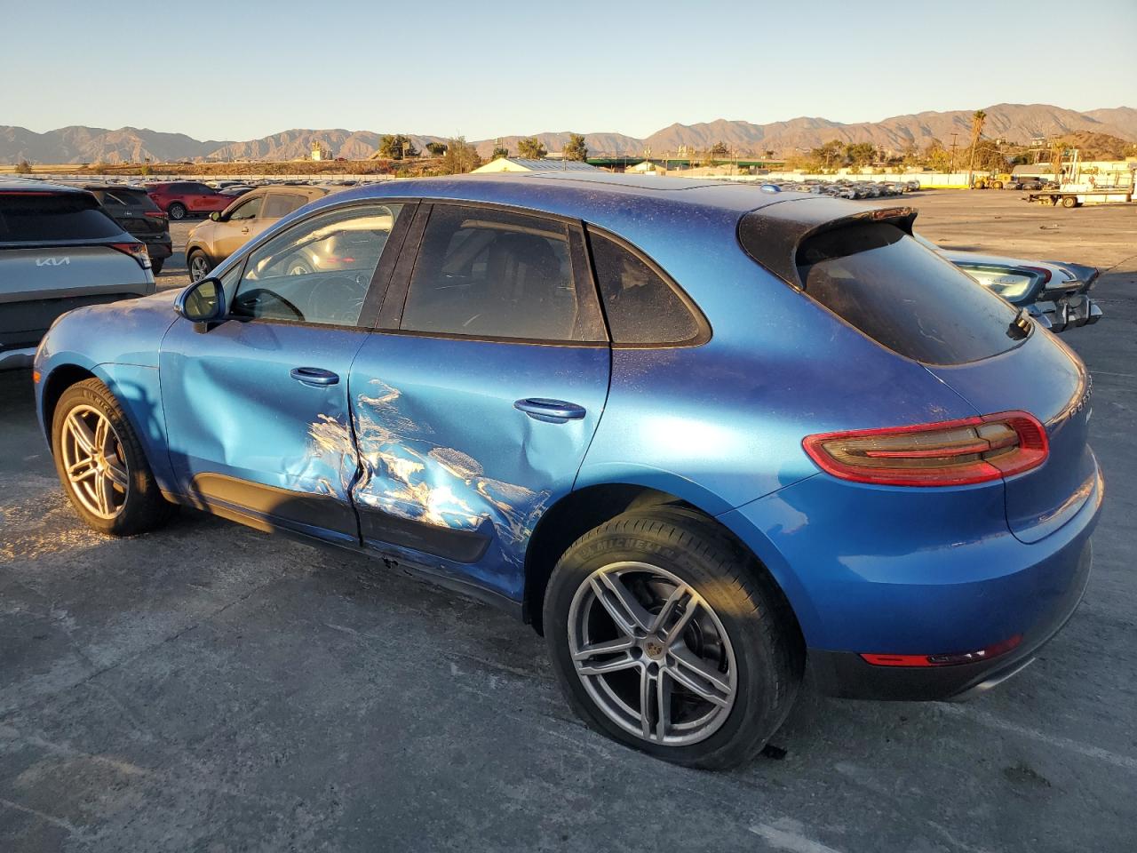 VIN WP1AA2A5XHLB81656 2017 PORSCHE MACAN no.2