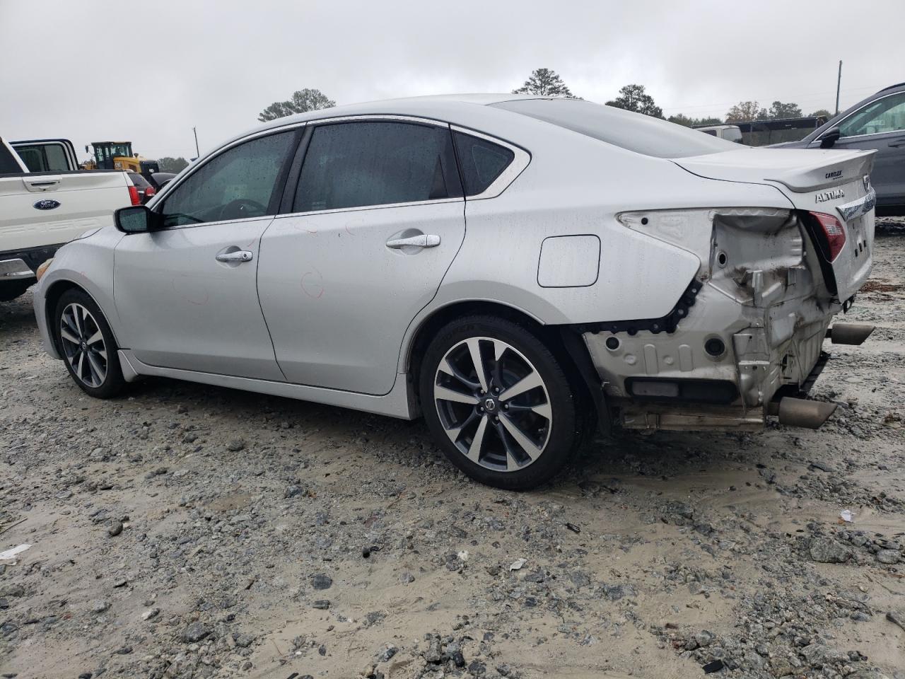 2017 Nissan Altima - Image 2