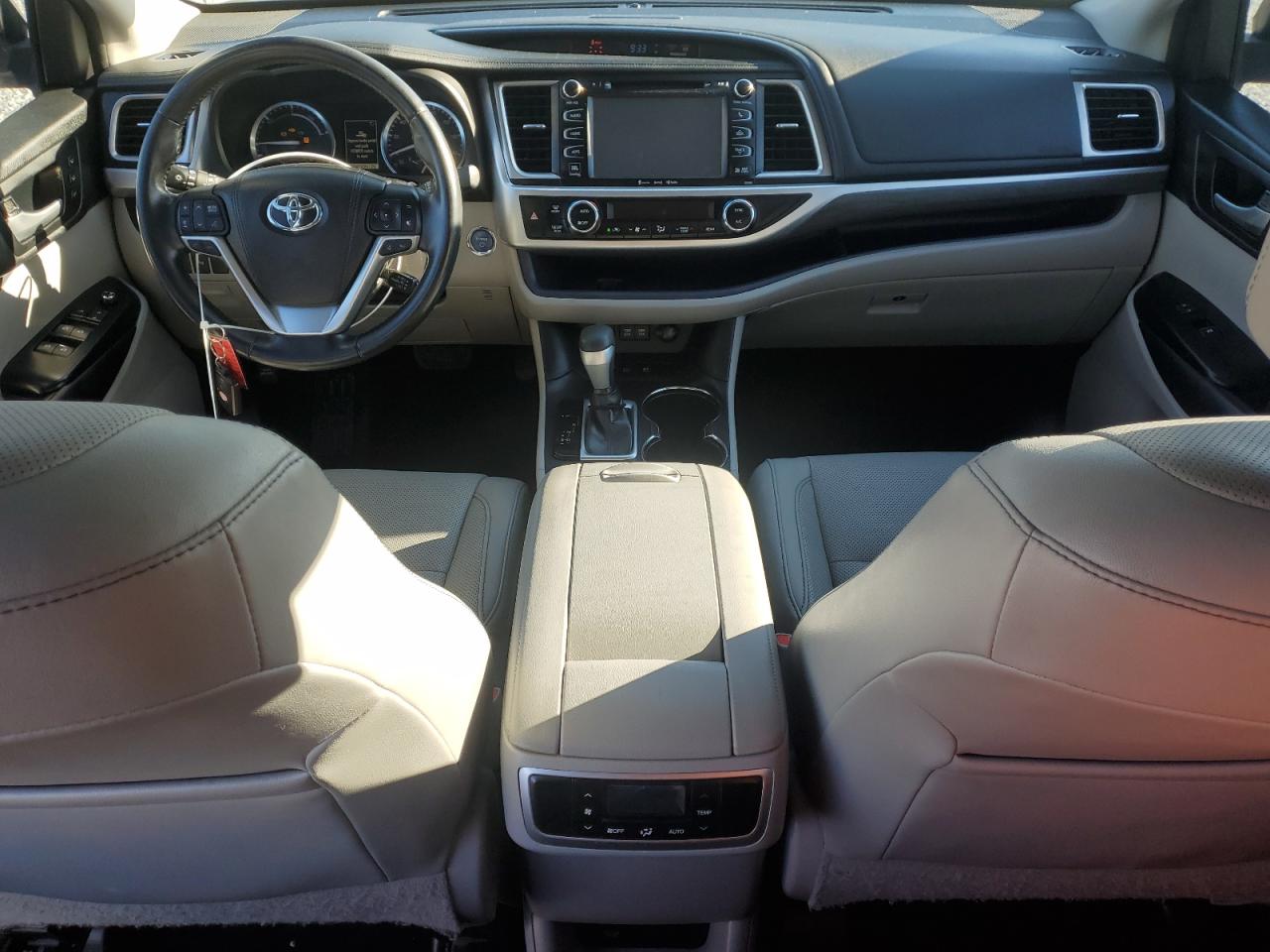 2017 Toyota Highlander - Image 8