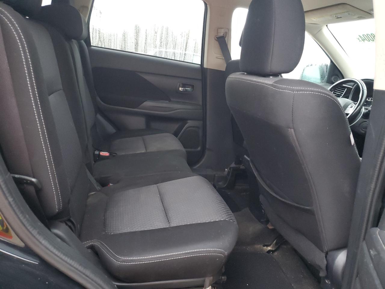 2018 Mitsubishi Outlander - Image 11