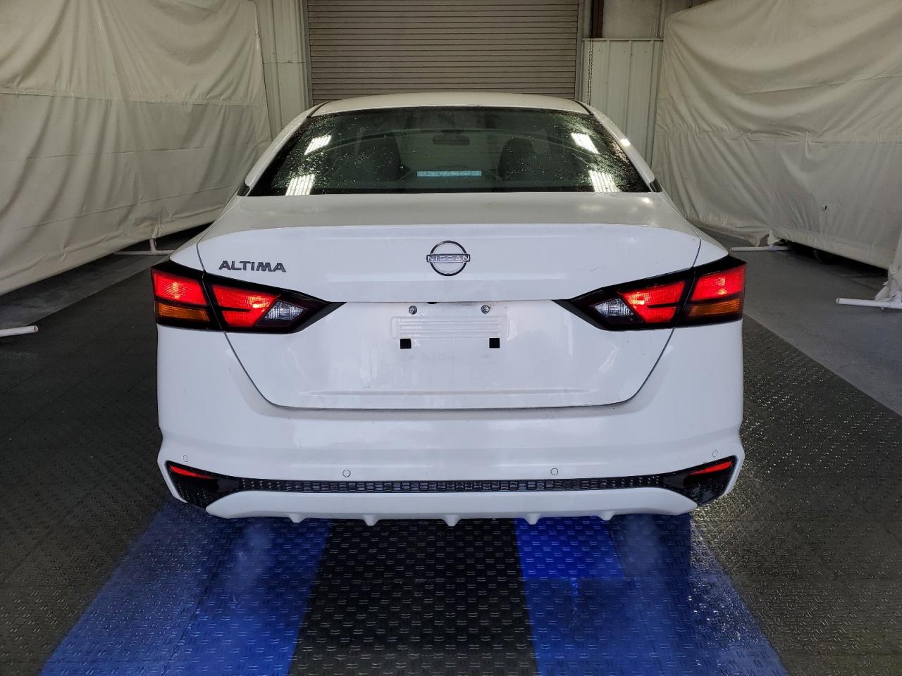 2024 Nissan Altima - Image 6