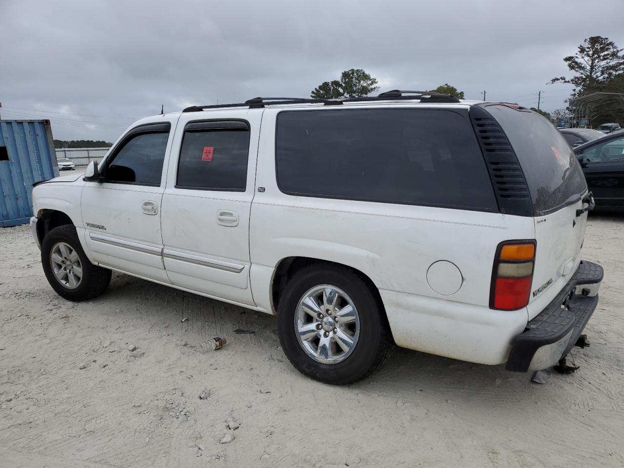 2004 GMC Yukon - Image 2