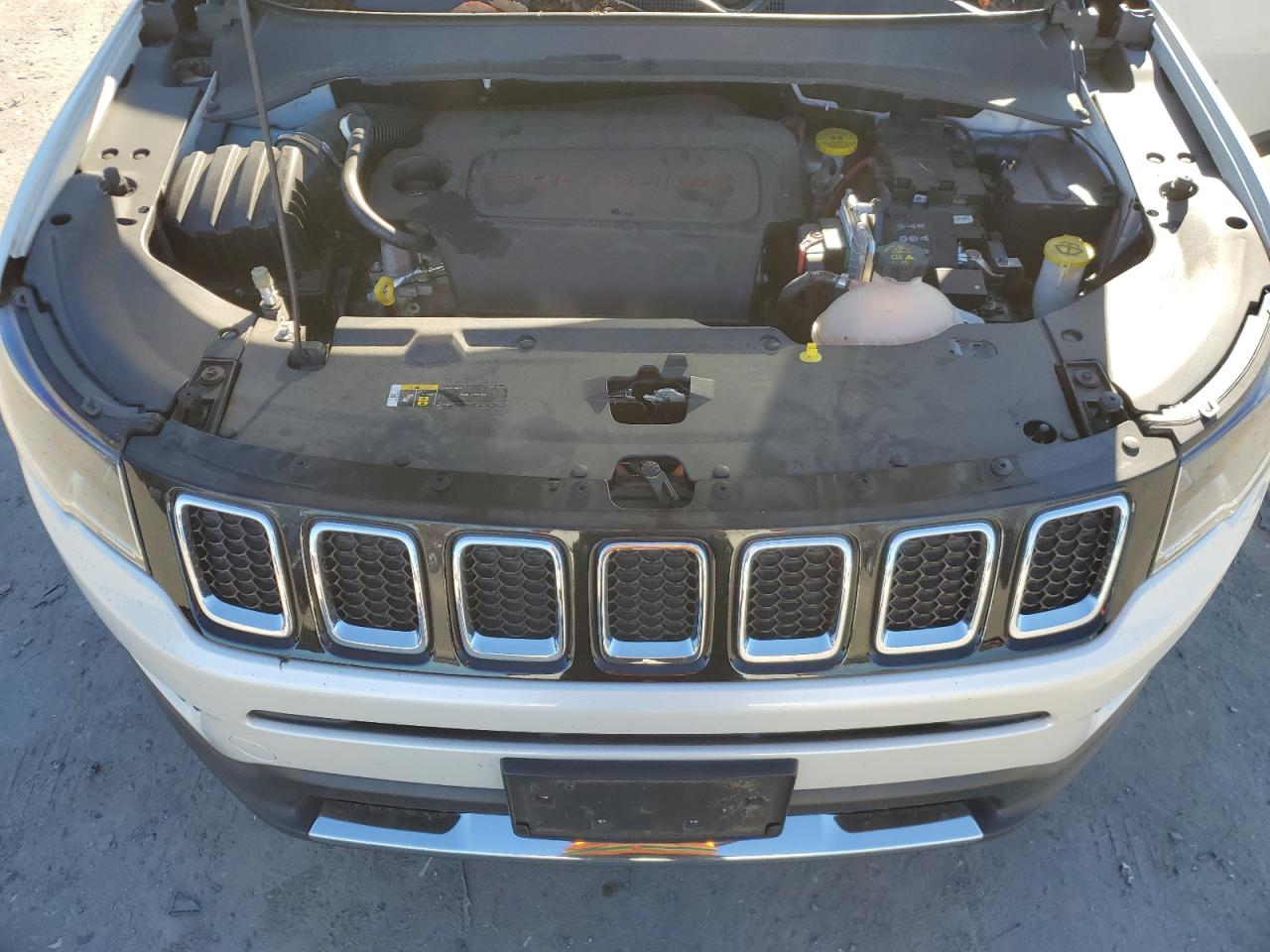 2018 Jeep Compass - Image 12