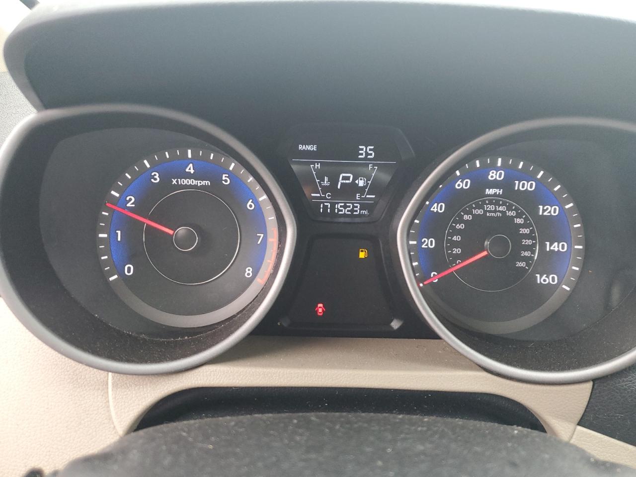 2016 Hyundai Elantra - Image 9