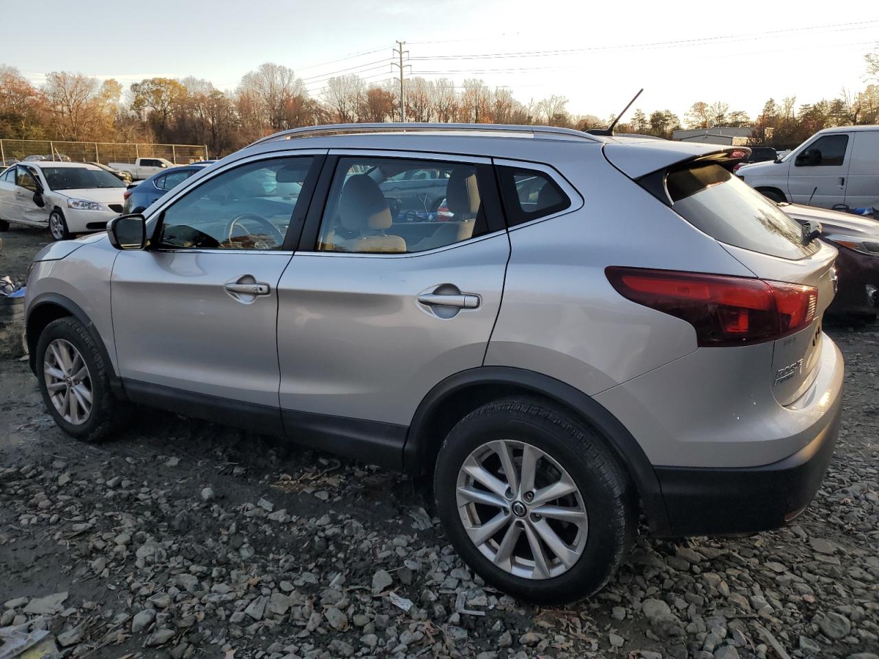 2019 Nissan Rogue - Image 2