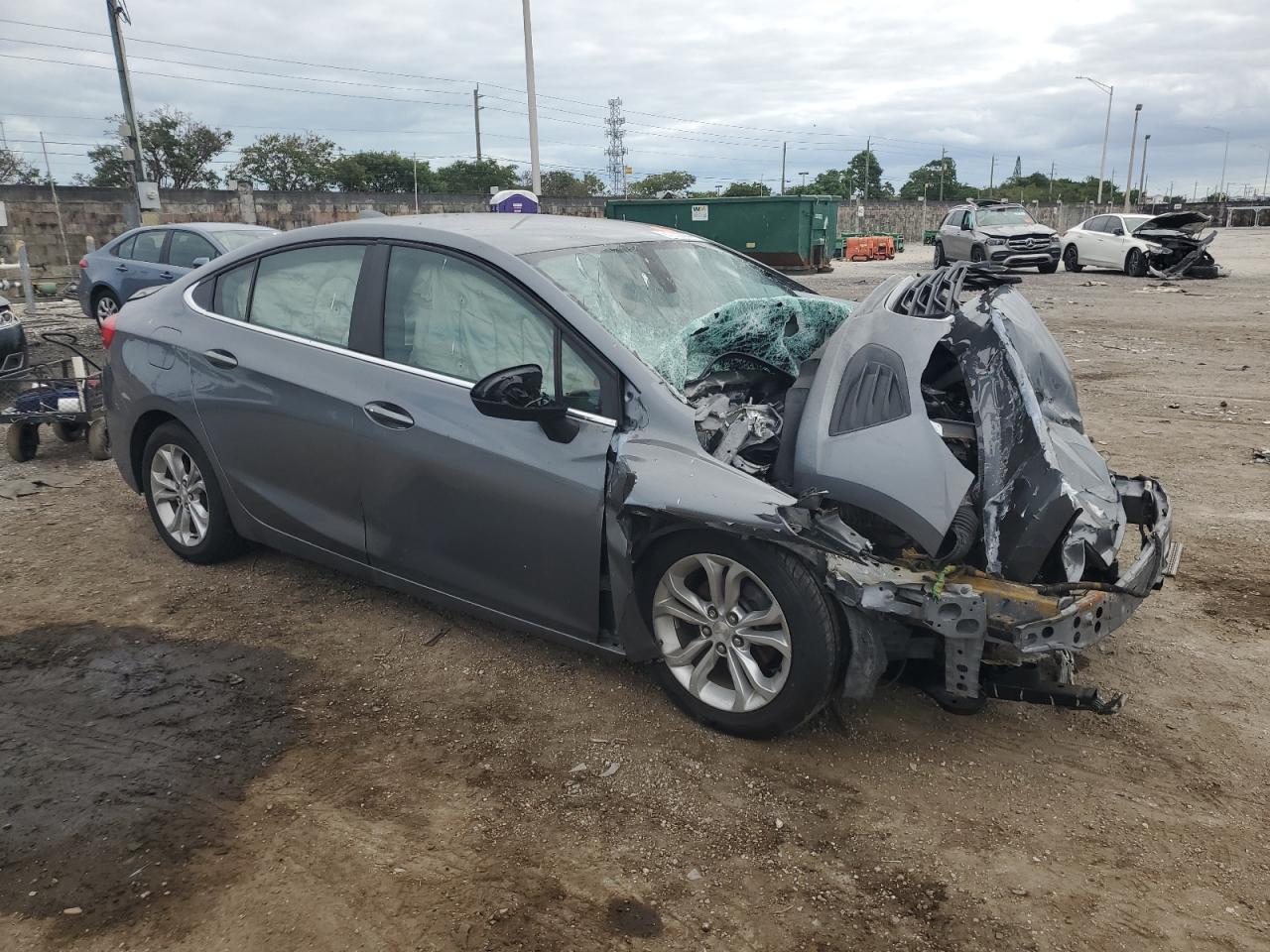 2019 Chevrolet Cruze - Image 4