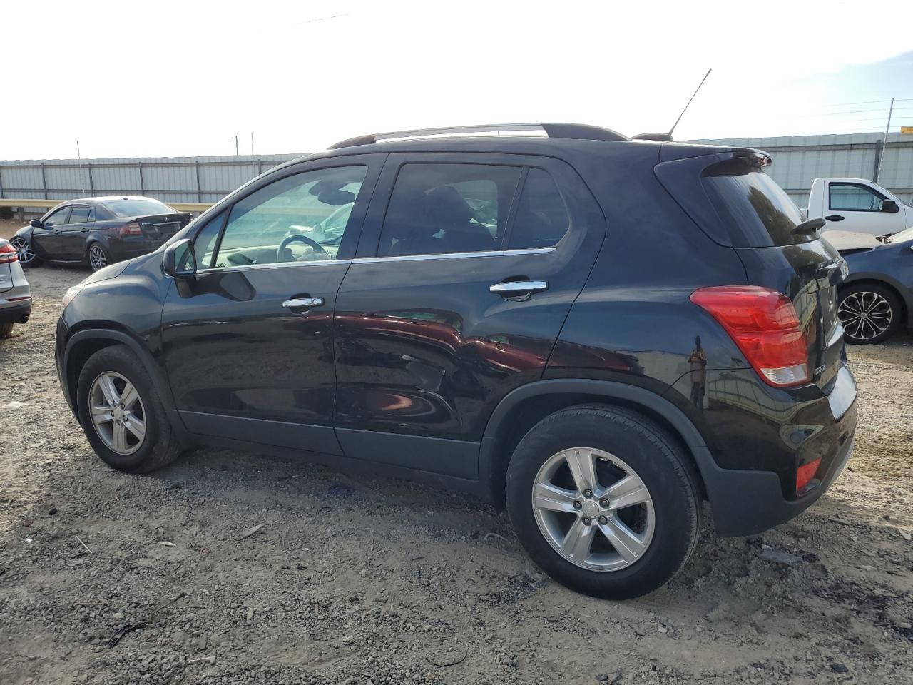 2020 Chevrolet Trax - Image 2