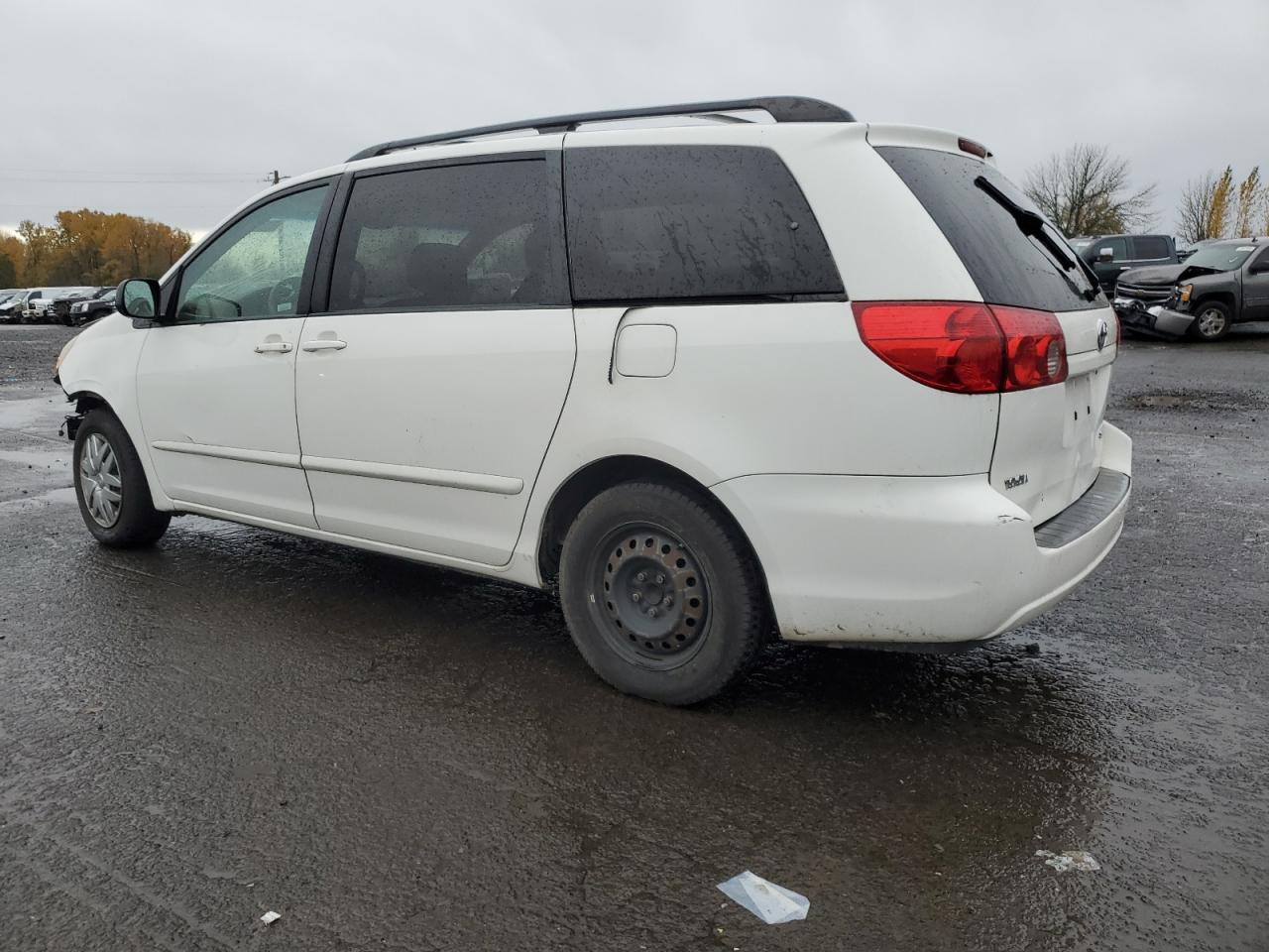 2008 Toyota Sienna - Image 2