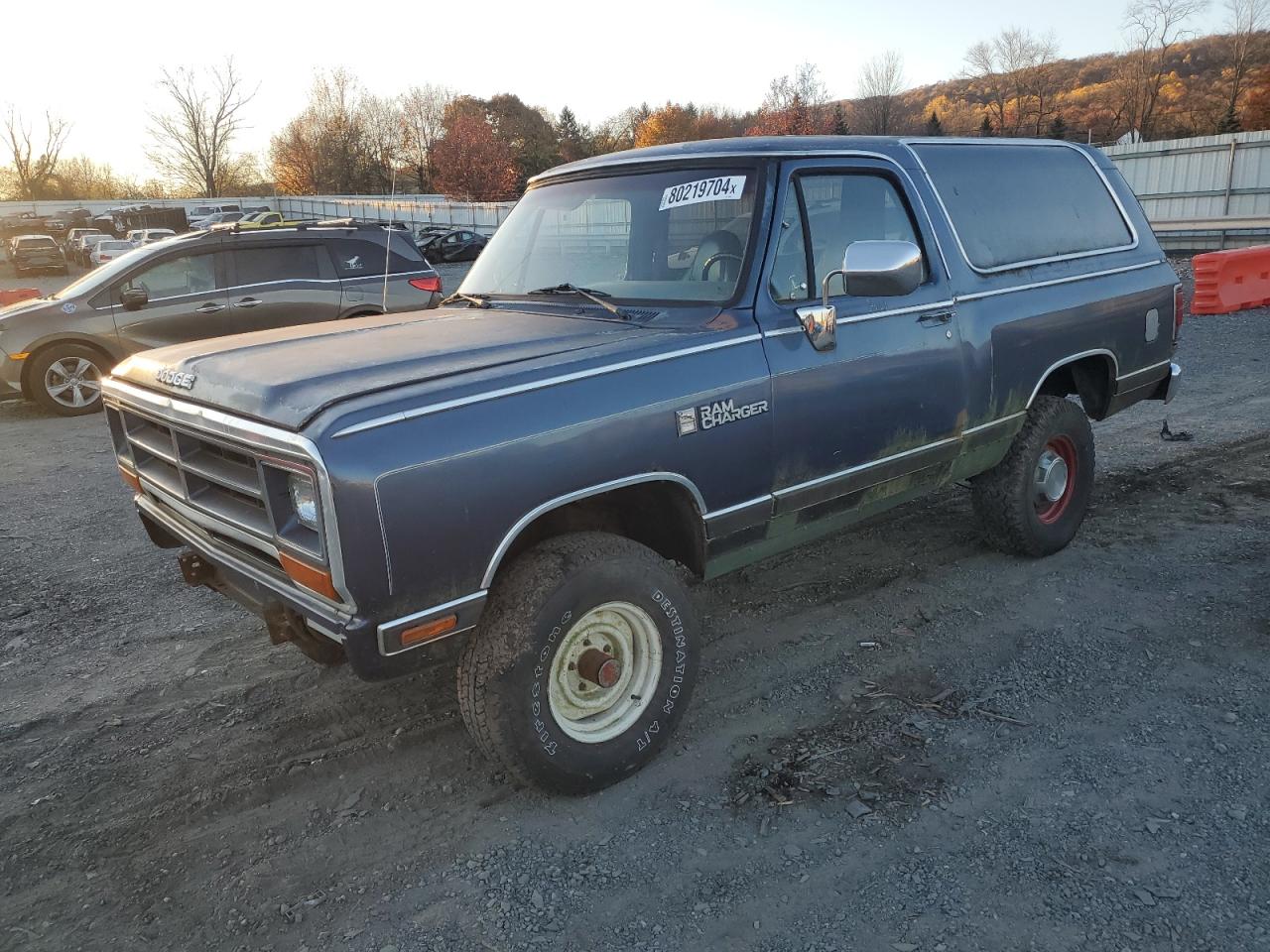 3B4GW12Y2JM809601 DODGE RAMCHARGER Photo 1