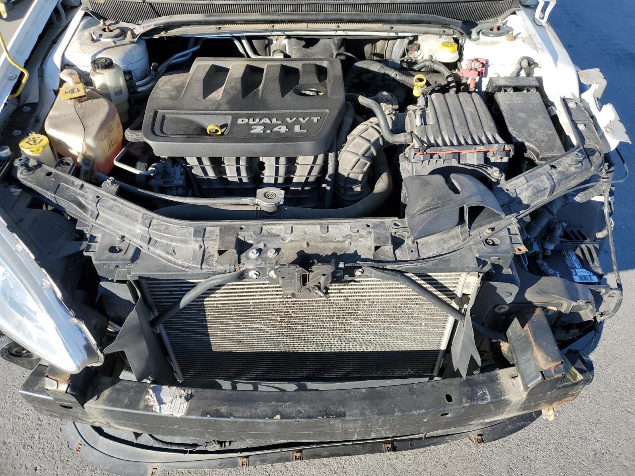 2012 Chrysler 200 - Image 11