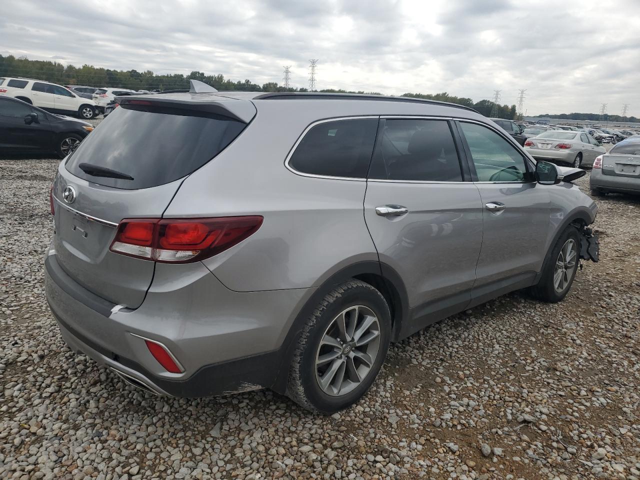 2019 Hyundai Santa Fe - Image 3