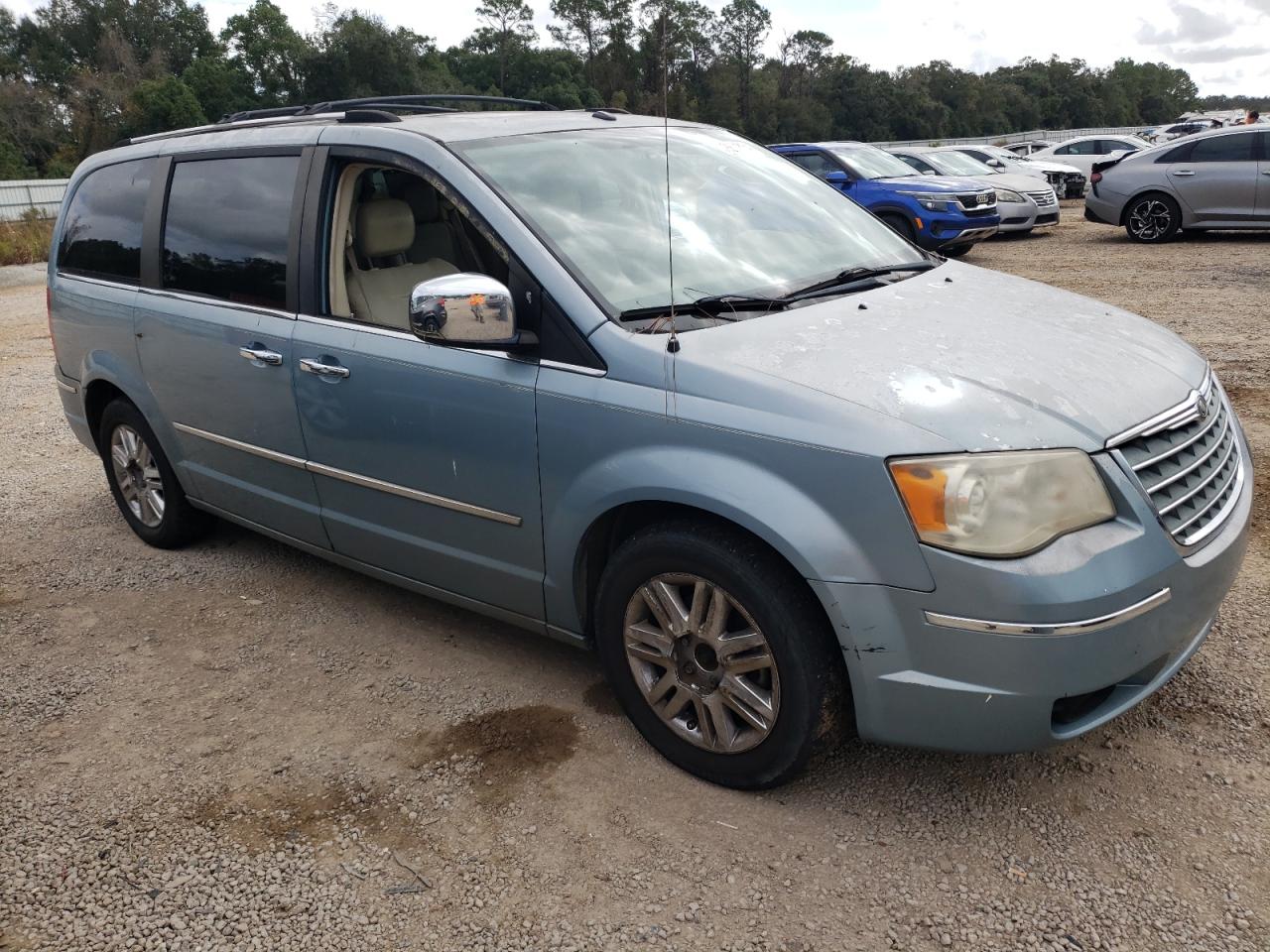 2008 Chrysler Town & Country - Image 4