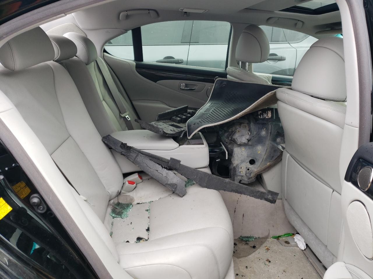 2007 Lexus LS - Image 10