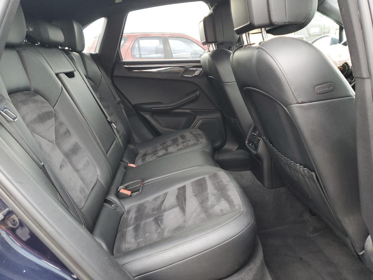 2016 Porsche Macan - Image 11