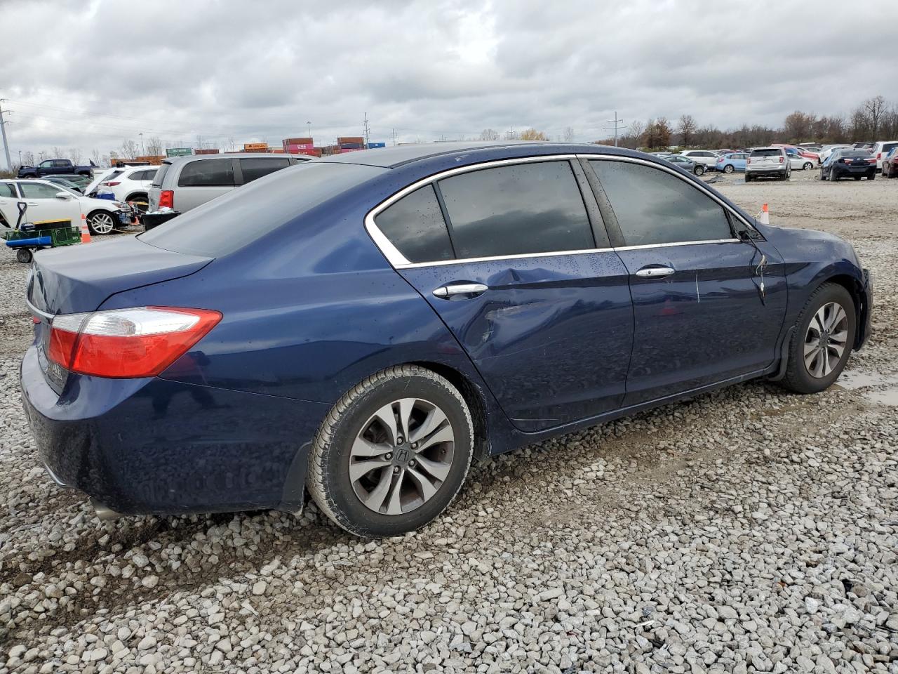 VIN 1HGCR2F75FA133215 2015 HONDA ACCORD no.3