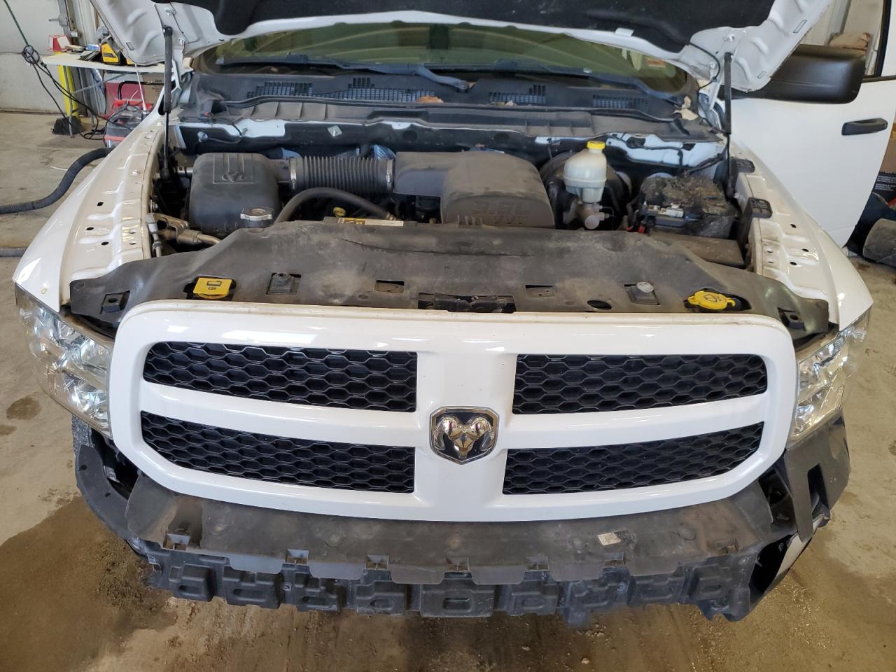 2016 RAM 1500 - Image 14