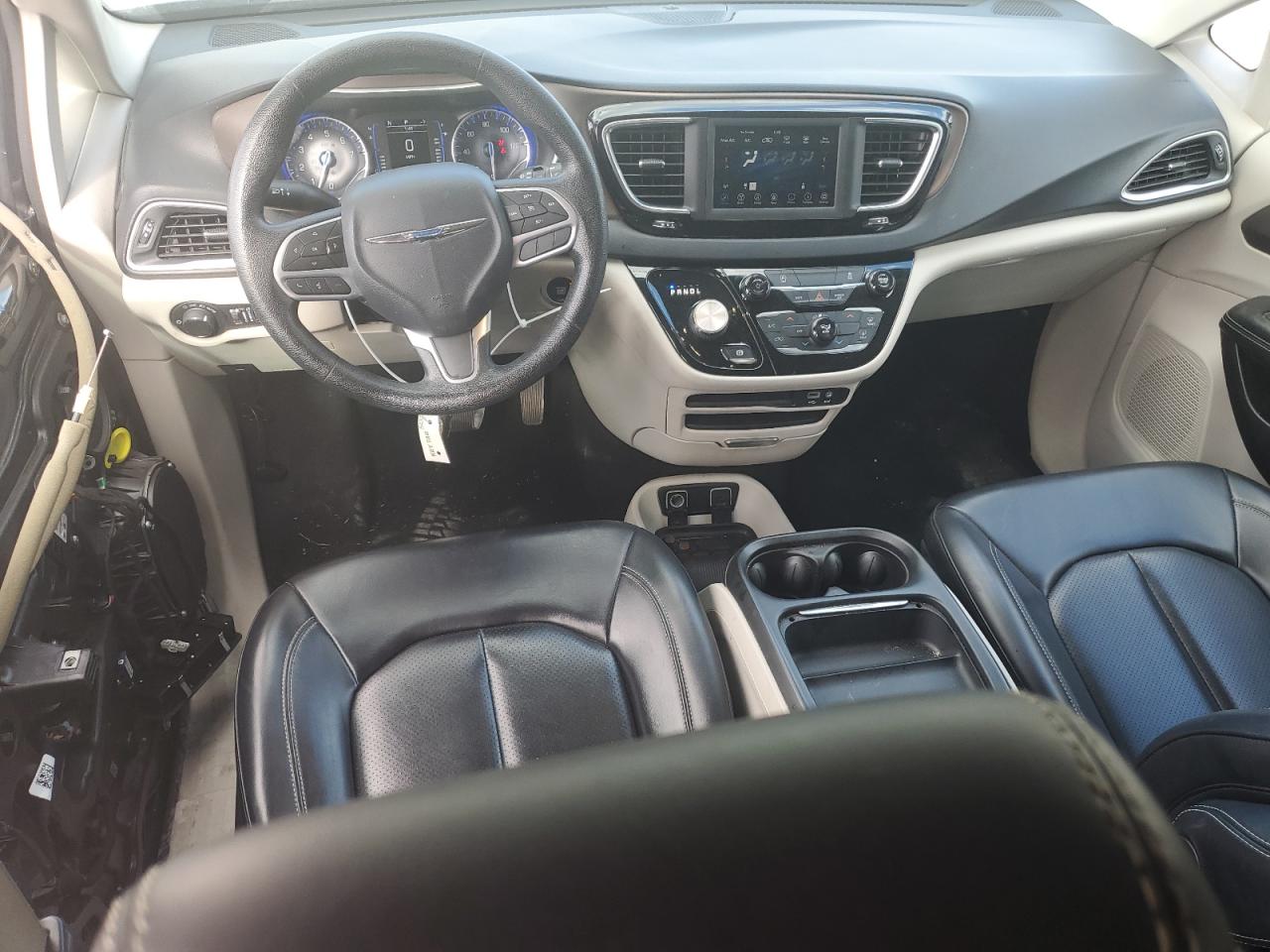 2020 Chrysler Voyager - Image 8