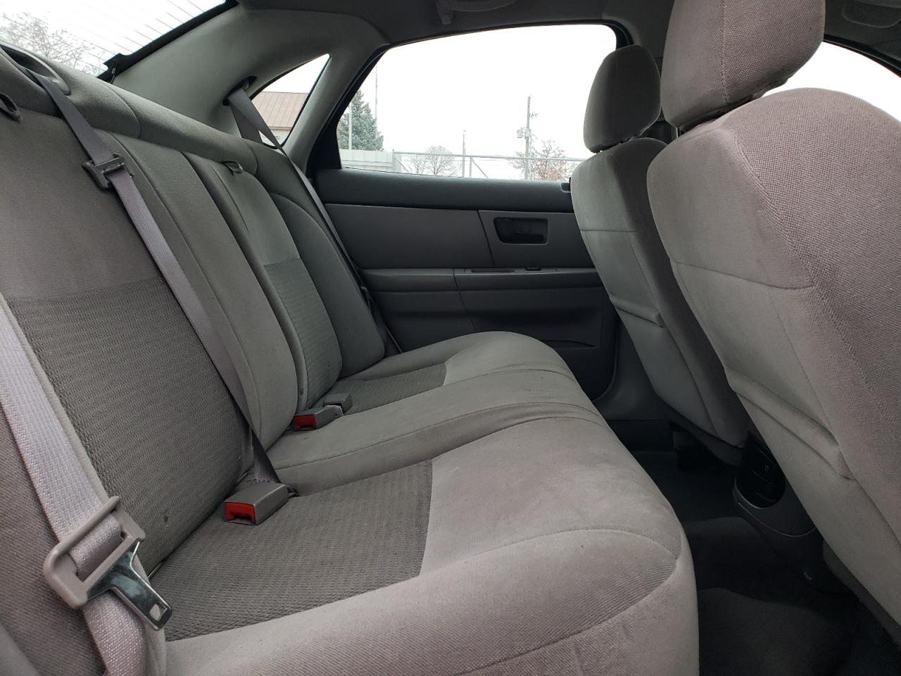 2005 Ford Taurus - Image 11
