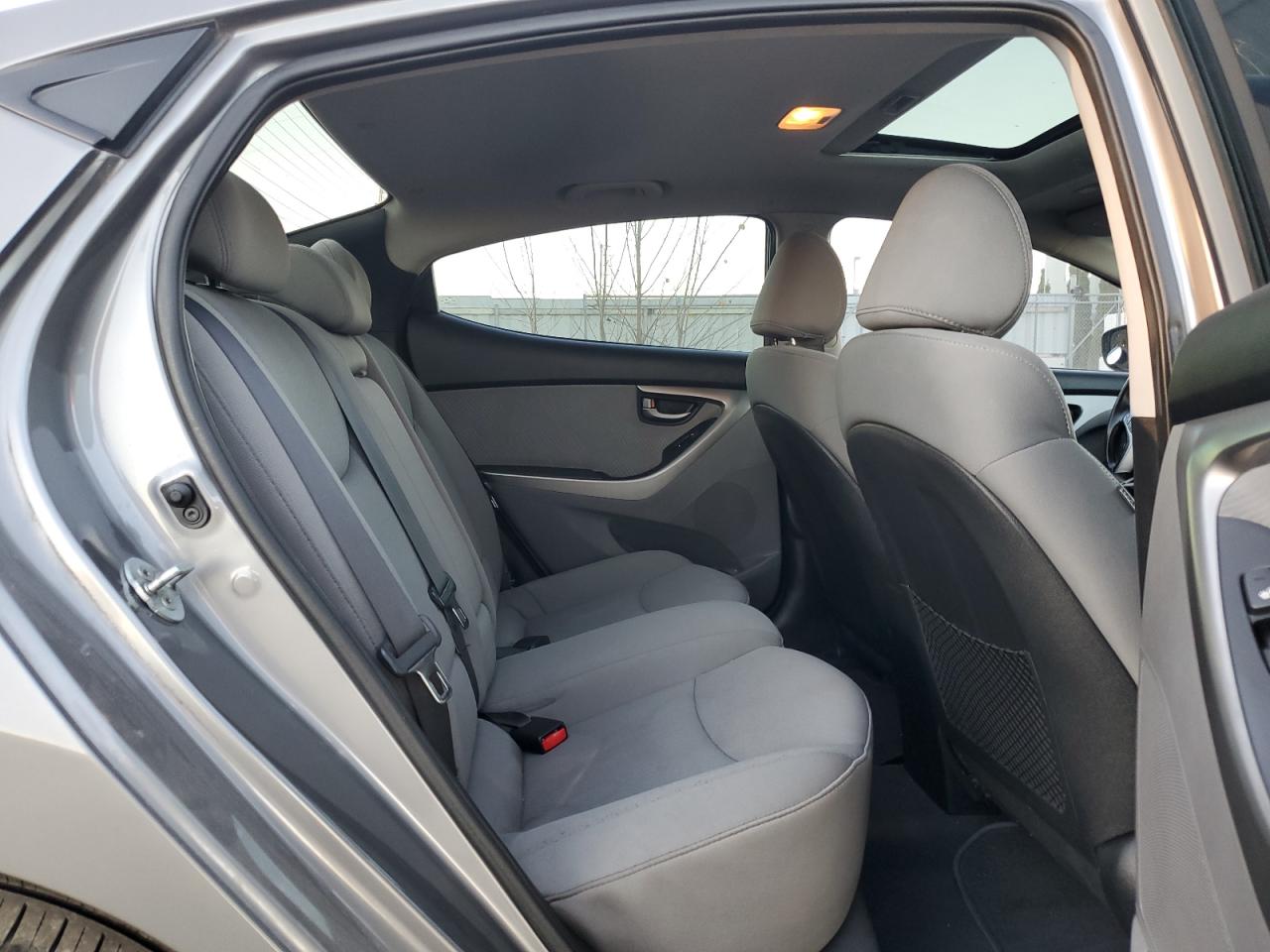 2012 Hyundai Elantra - Image 10