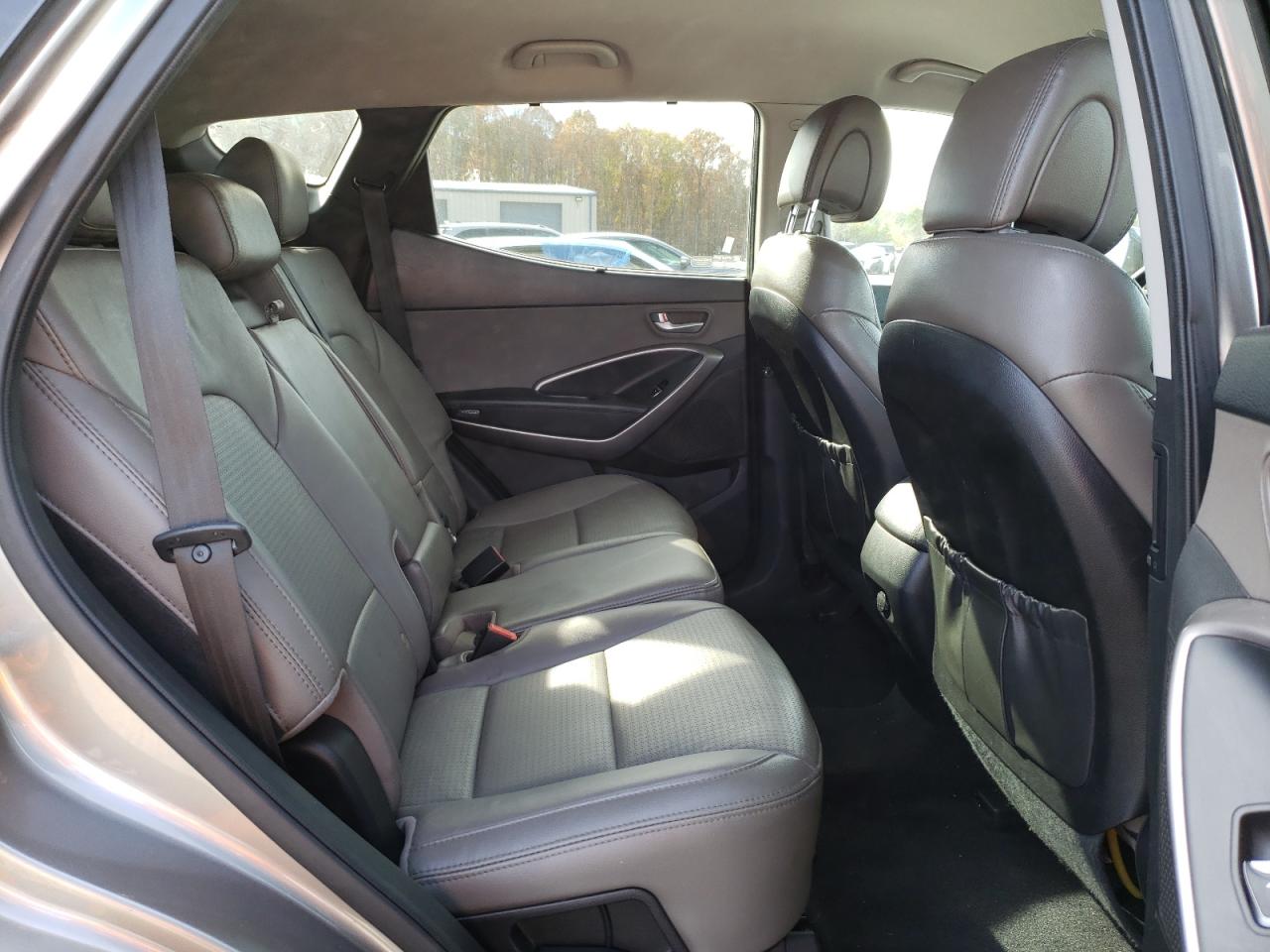 2015 Hyundai Santa Fe - Image 11