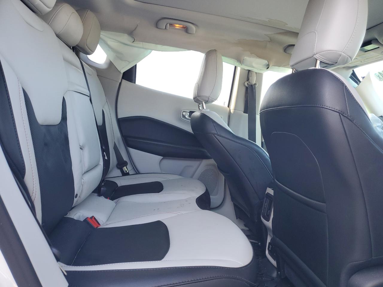 2019 Jeep Compass - Image 11