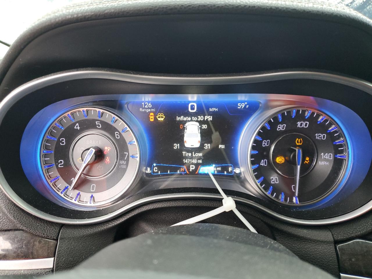 2016 Chrysler 300 - Image 9