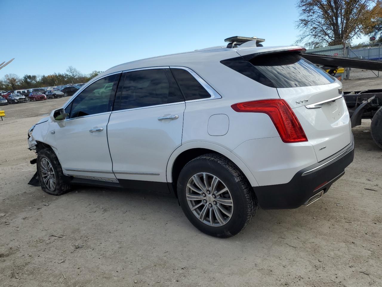 VIN 1GYKNDRS9HZ186242 2017 CADILLAC XT5 no.2