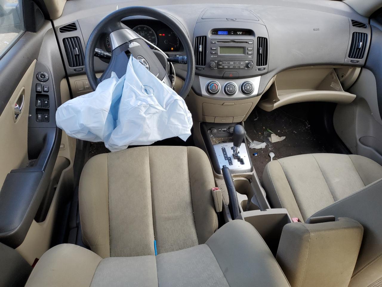 2010 Hyundai Elantra - Image 8