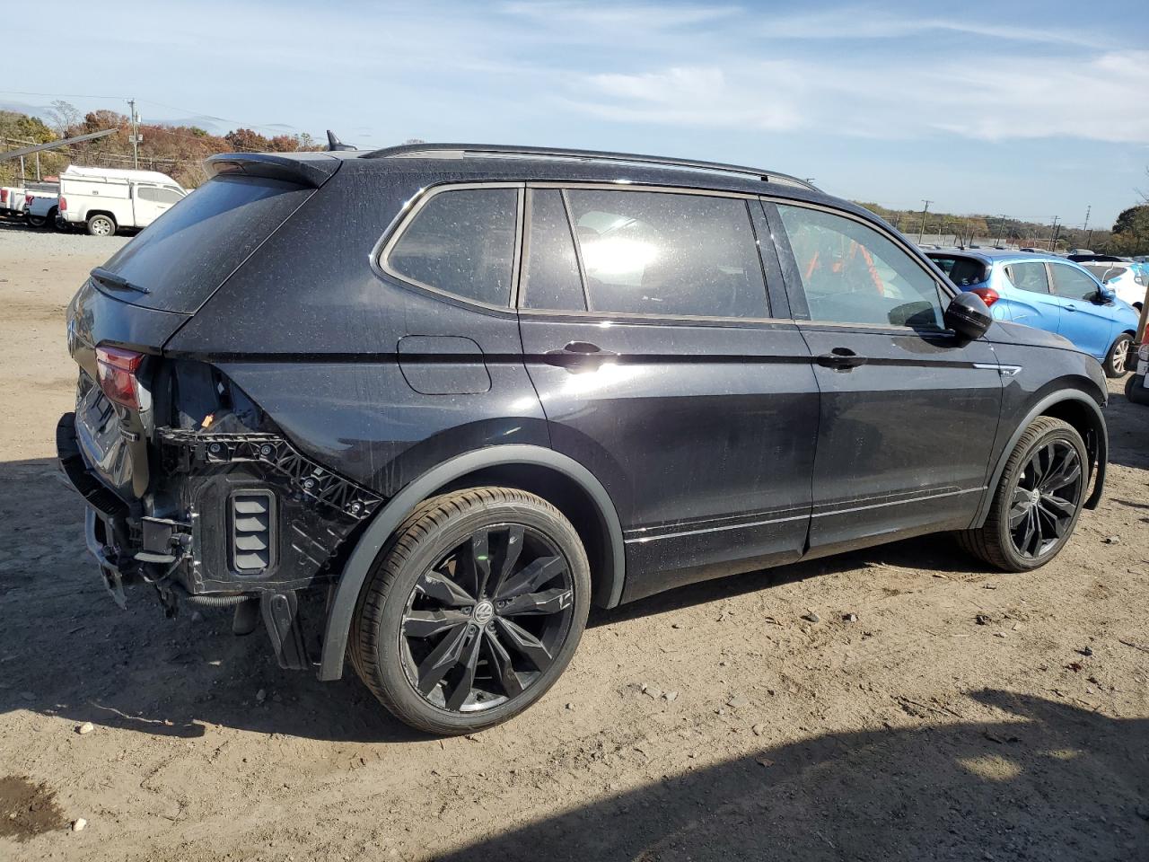 2021 Volkswagen Tiguan - Image 3