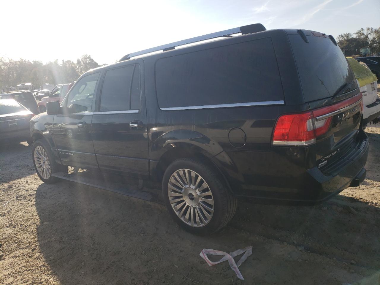 2015 Lincoln Navigator - Image 2