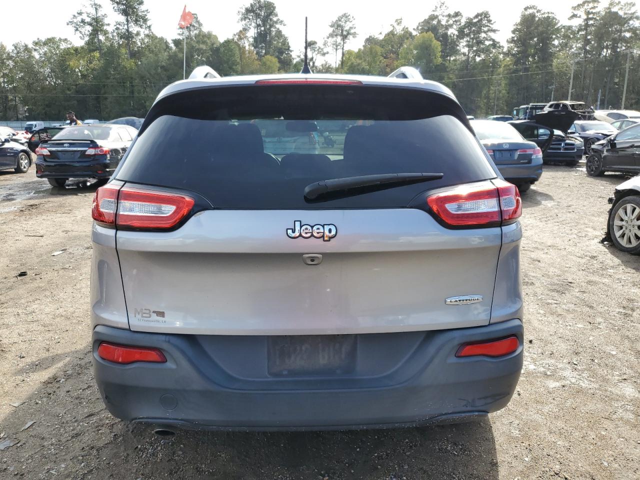 2017 Jeep Cherokee Latitude VIN: 1C4PJLCB9HW667717 Lot: 81067984