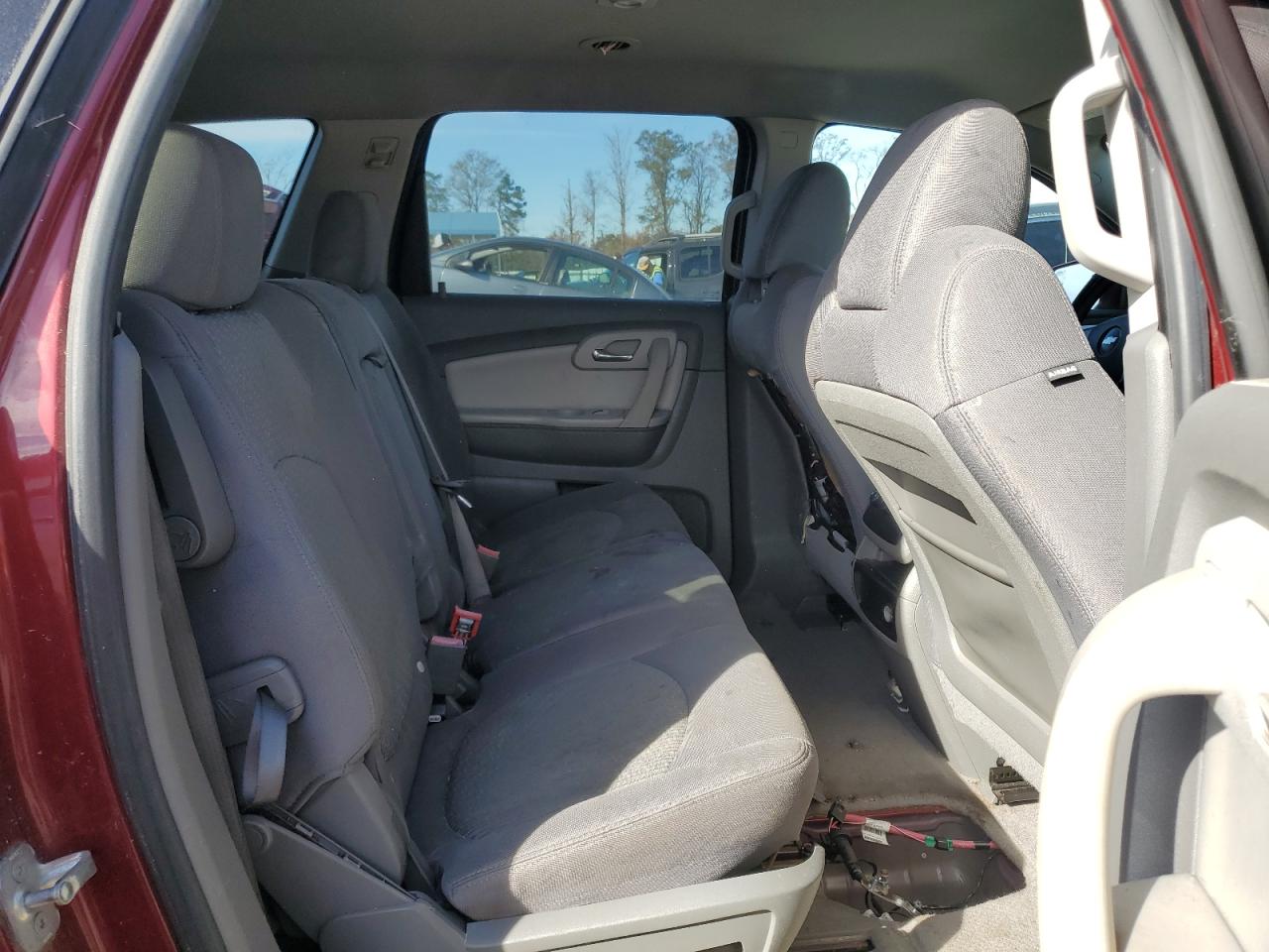 2010 Chevrolet Traverse - Image 11