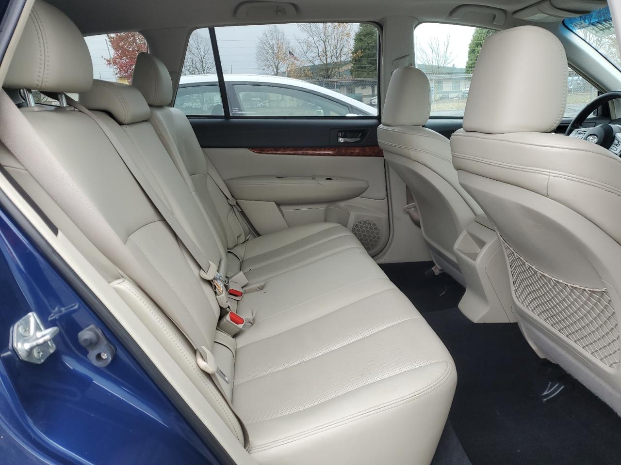 2011 Subaru Outback - Image 11