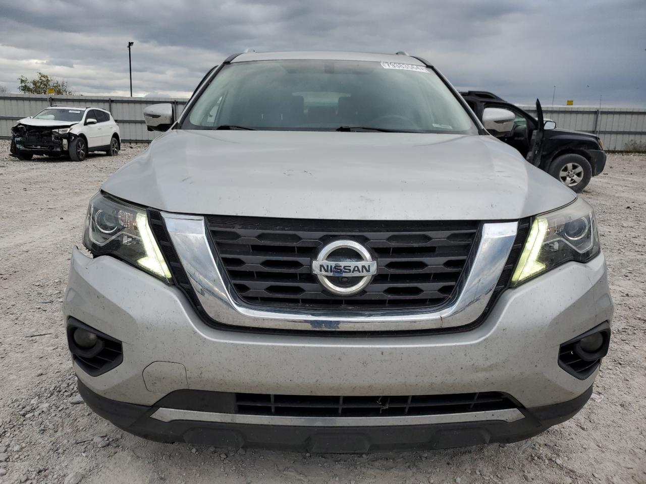 2017 Nissan Pathfinder - Image 5