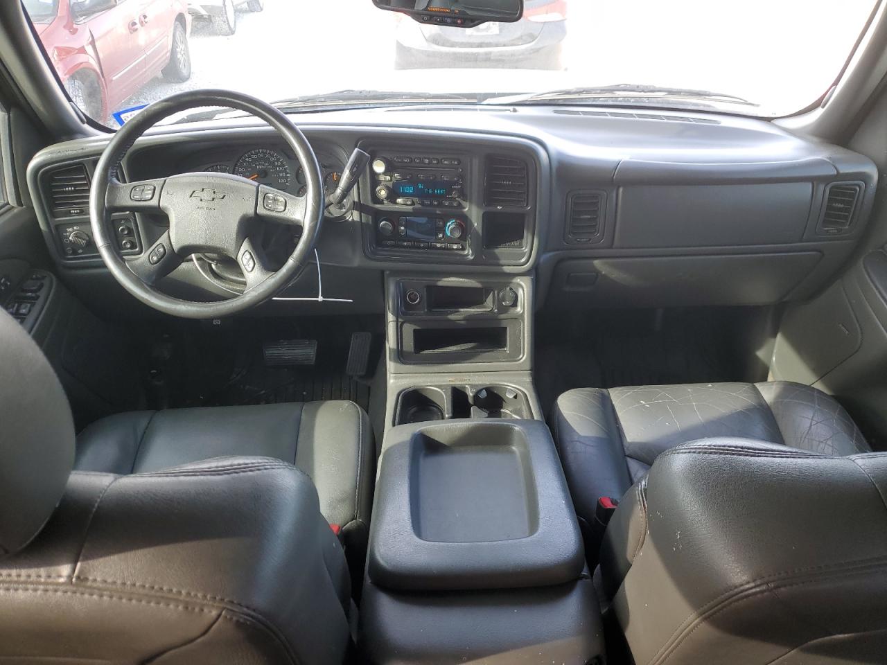 2004 Chevrolet Avalanche - Image 8