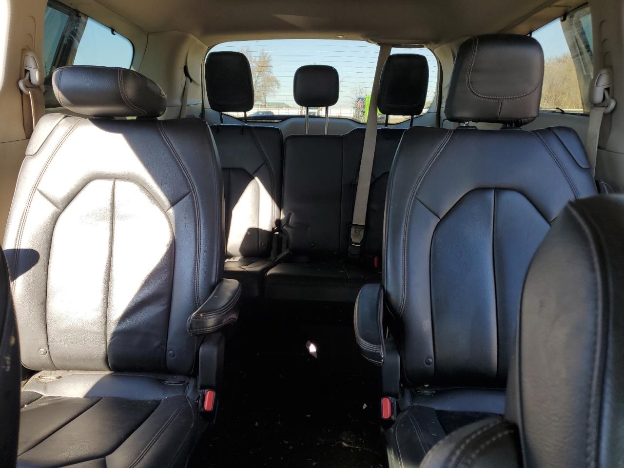 2017 Chrysler Pacifica - Image 10