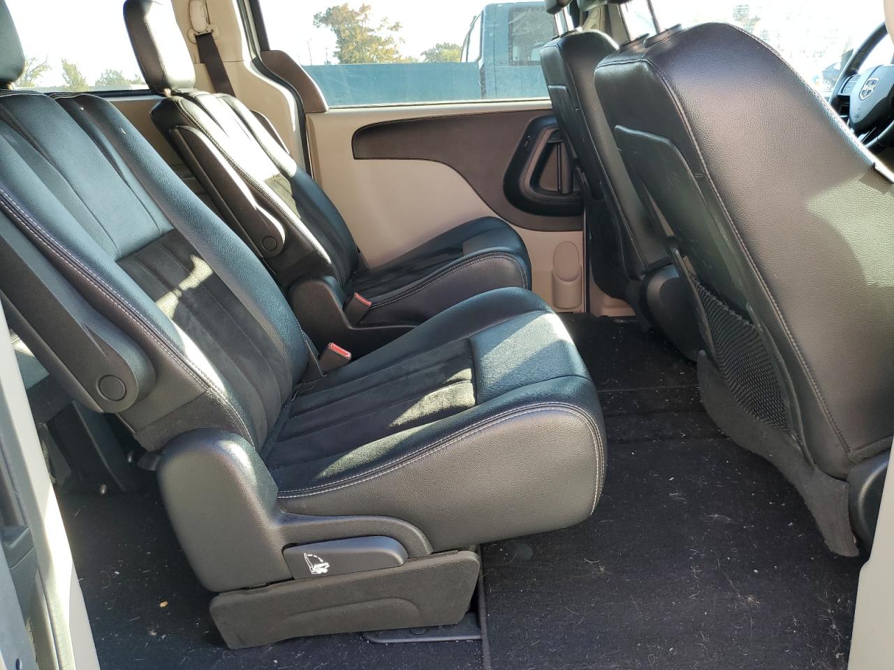 2019 Dodge Caravan - Image 11