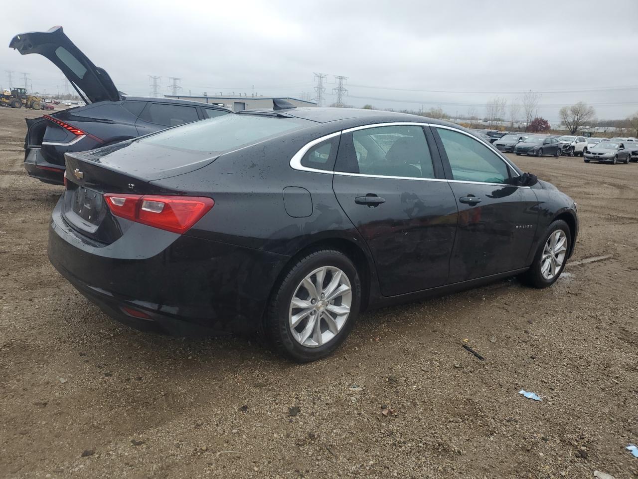 2023 Chevrolet Malibu - Image 3