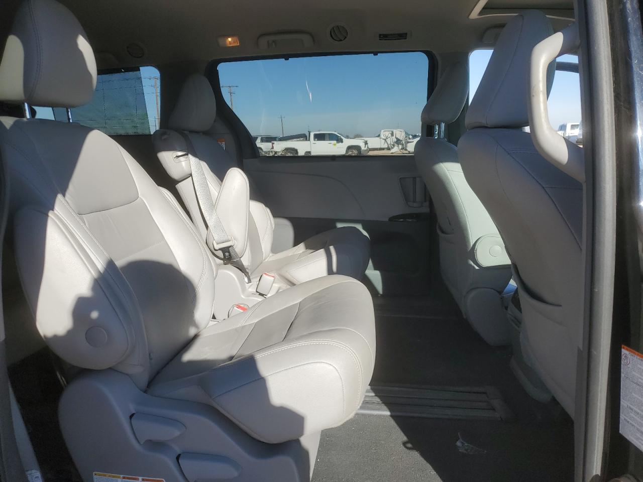 2019 Toyota Sienna - Image 12