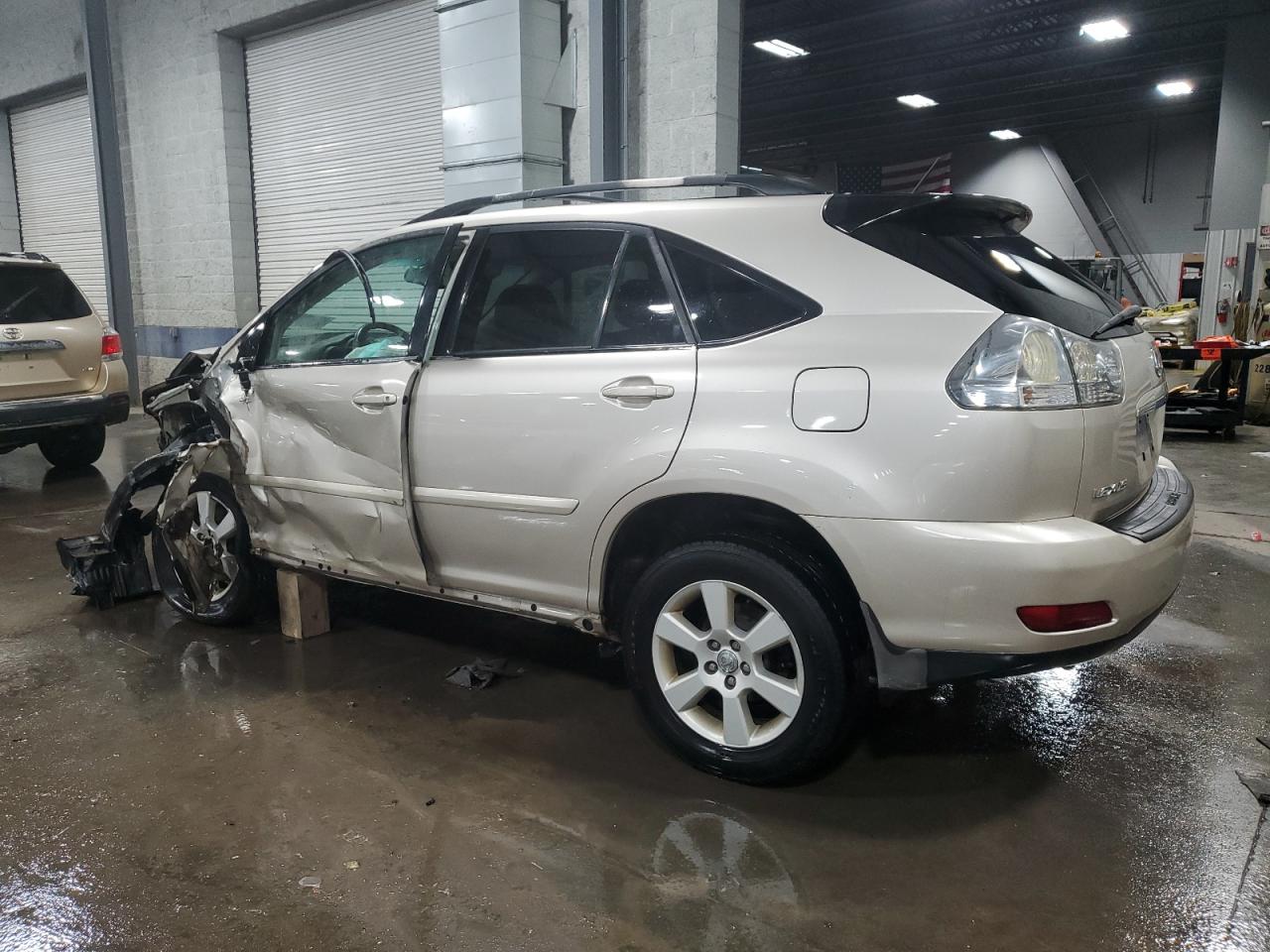 2005 Lexus RX - Image 2