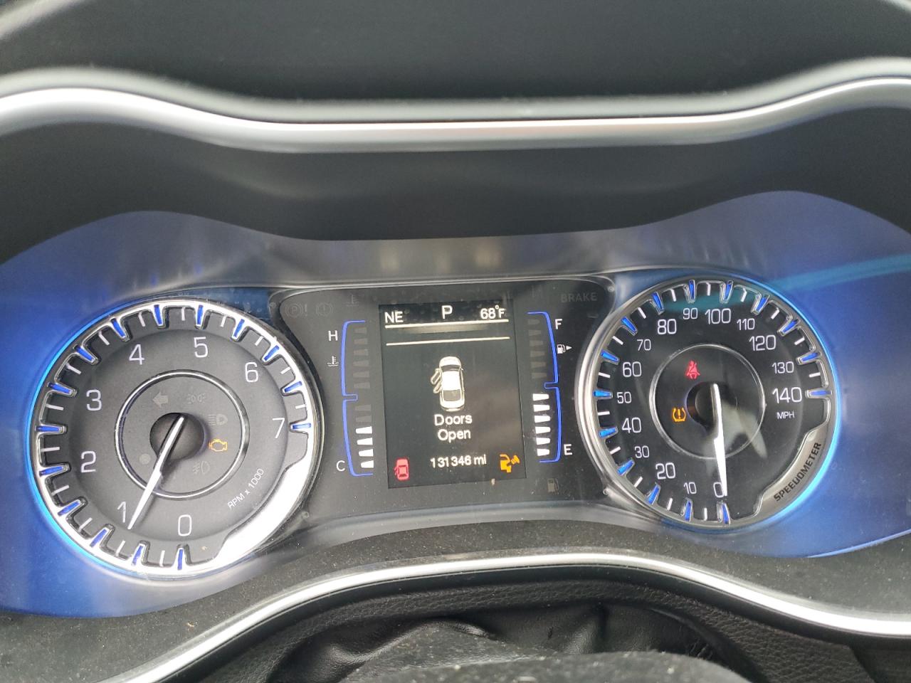 2015 Chrysler 200 - Image 9