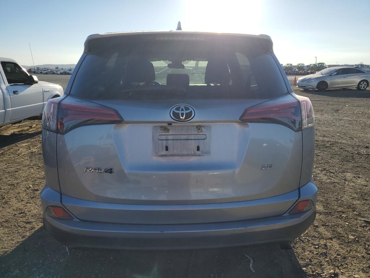 2018 Toyota Rav4 Le VIN: 2T3ZFREV4JW425524 Lot: 80232744