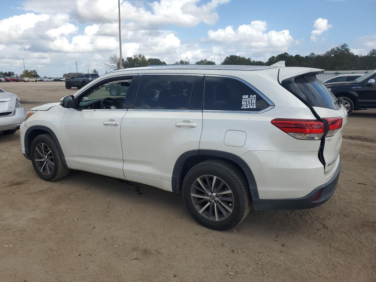 2018 Toyota Highlander - Image 2