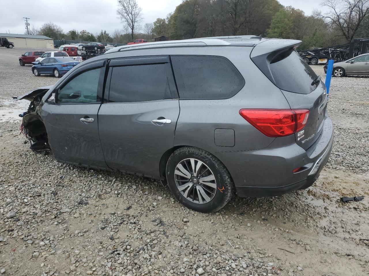 2018 Nissan Pathfinder - Image 2