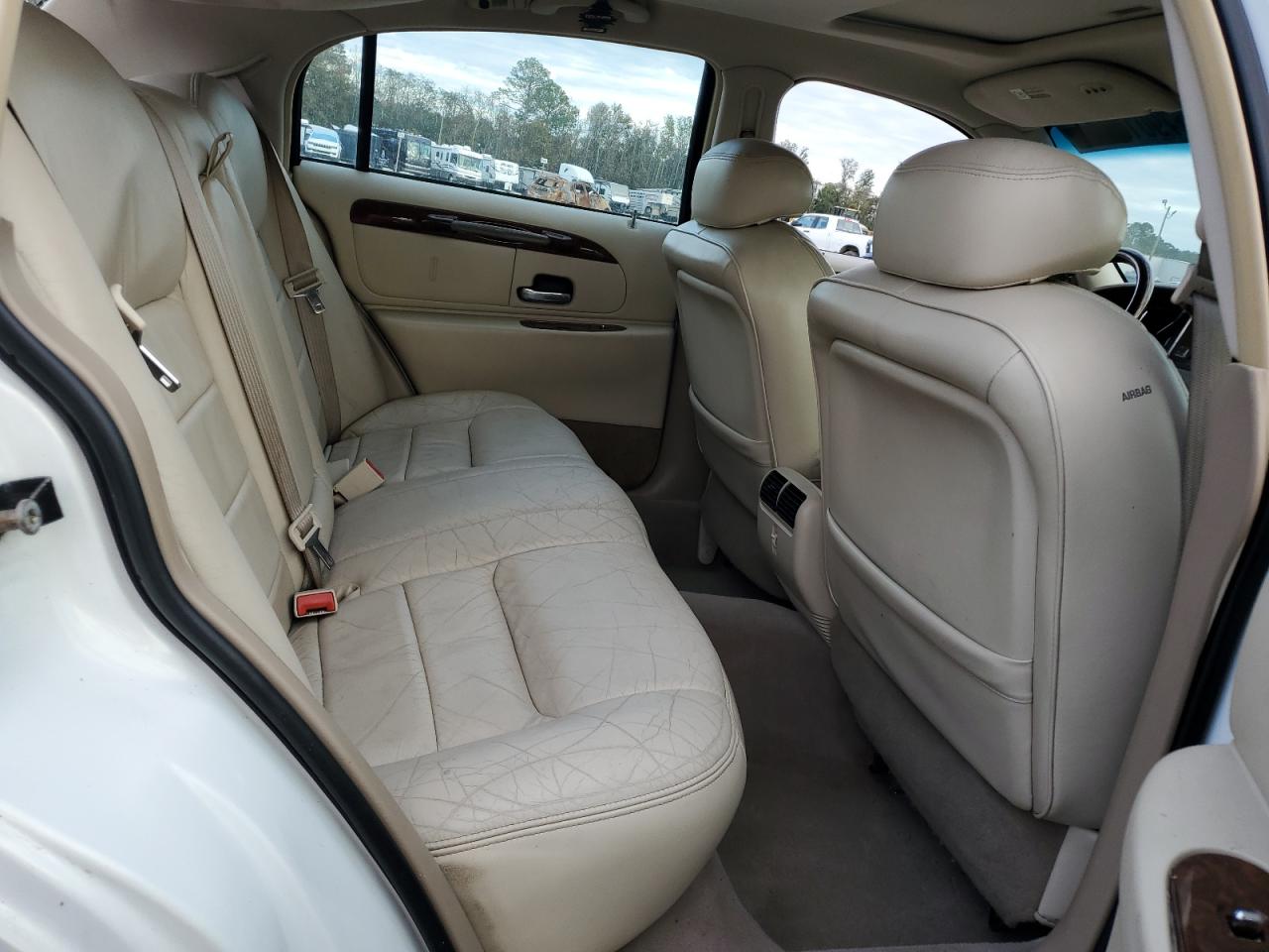 2001 Lincoln Town Car - Image 10