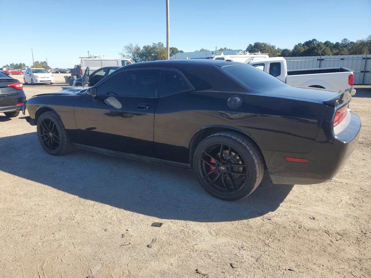 2010 Dodge Challenger - Image 2