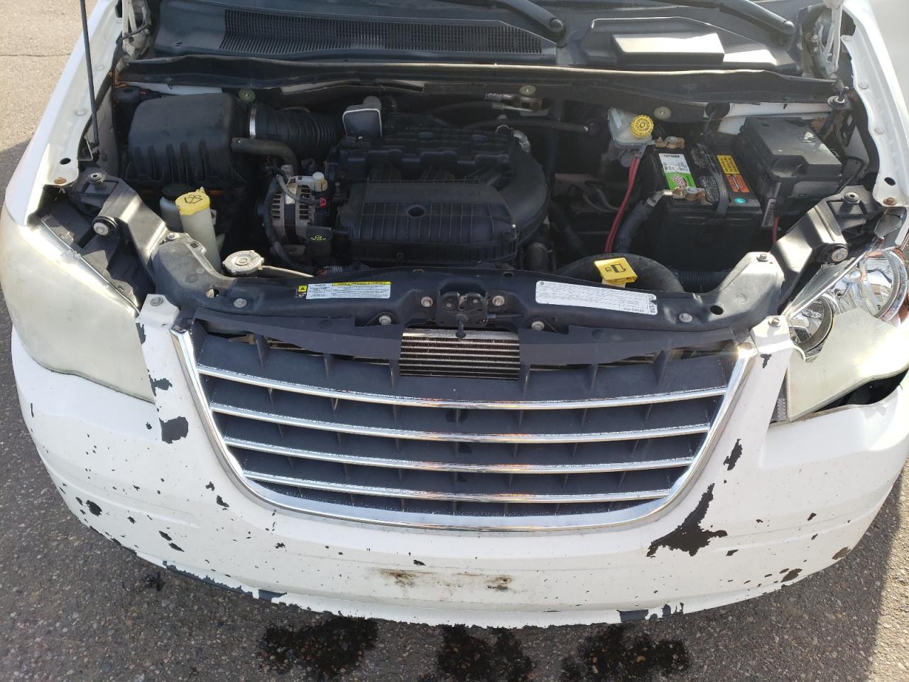 2010 Chrysler Town & Country - Image 12