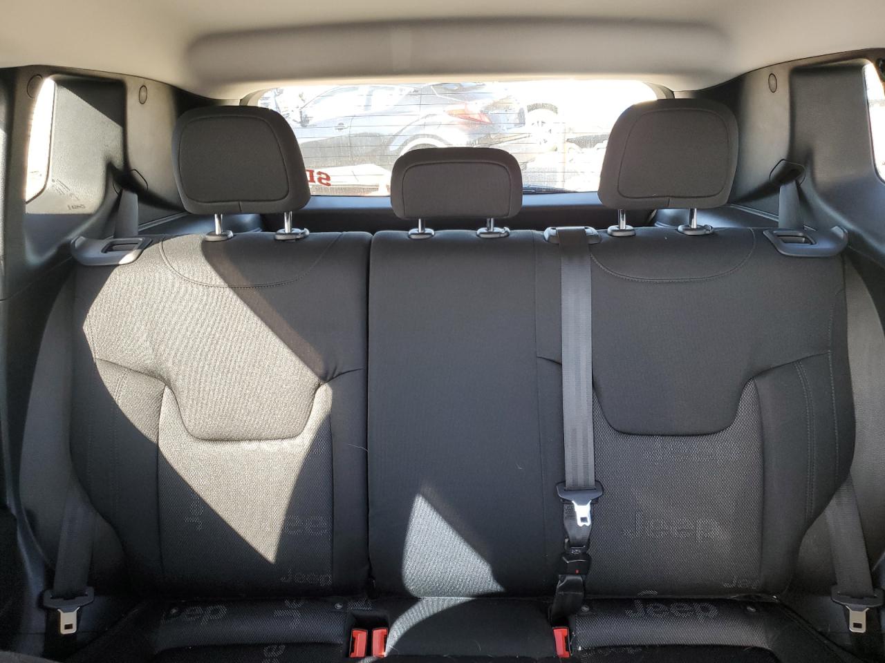 2017 Jeep Renegade - Image 10