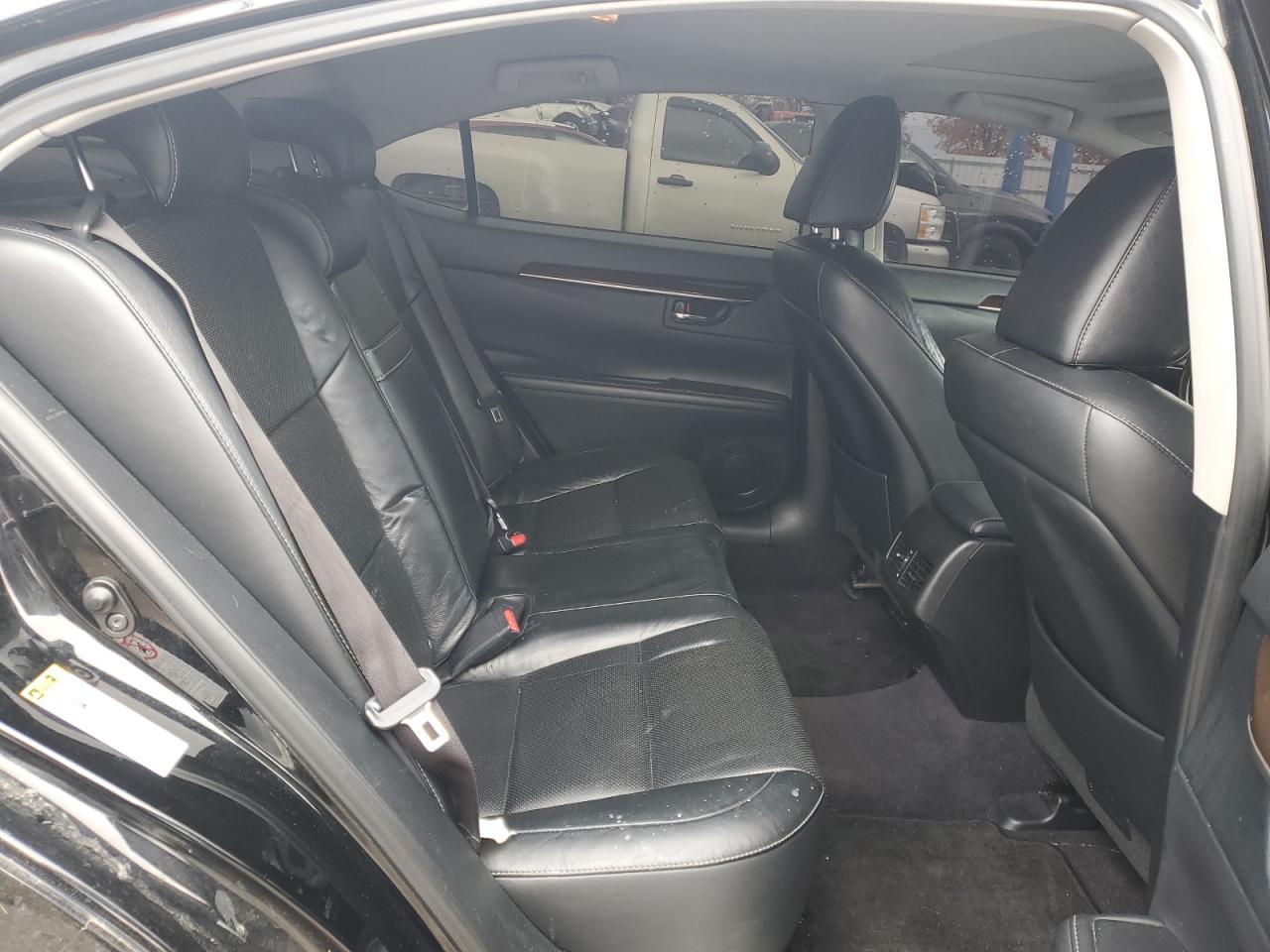 2014 Lexus ES - Image 10