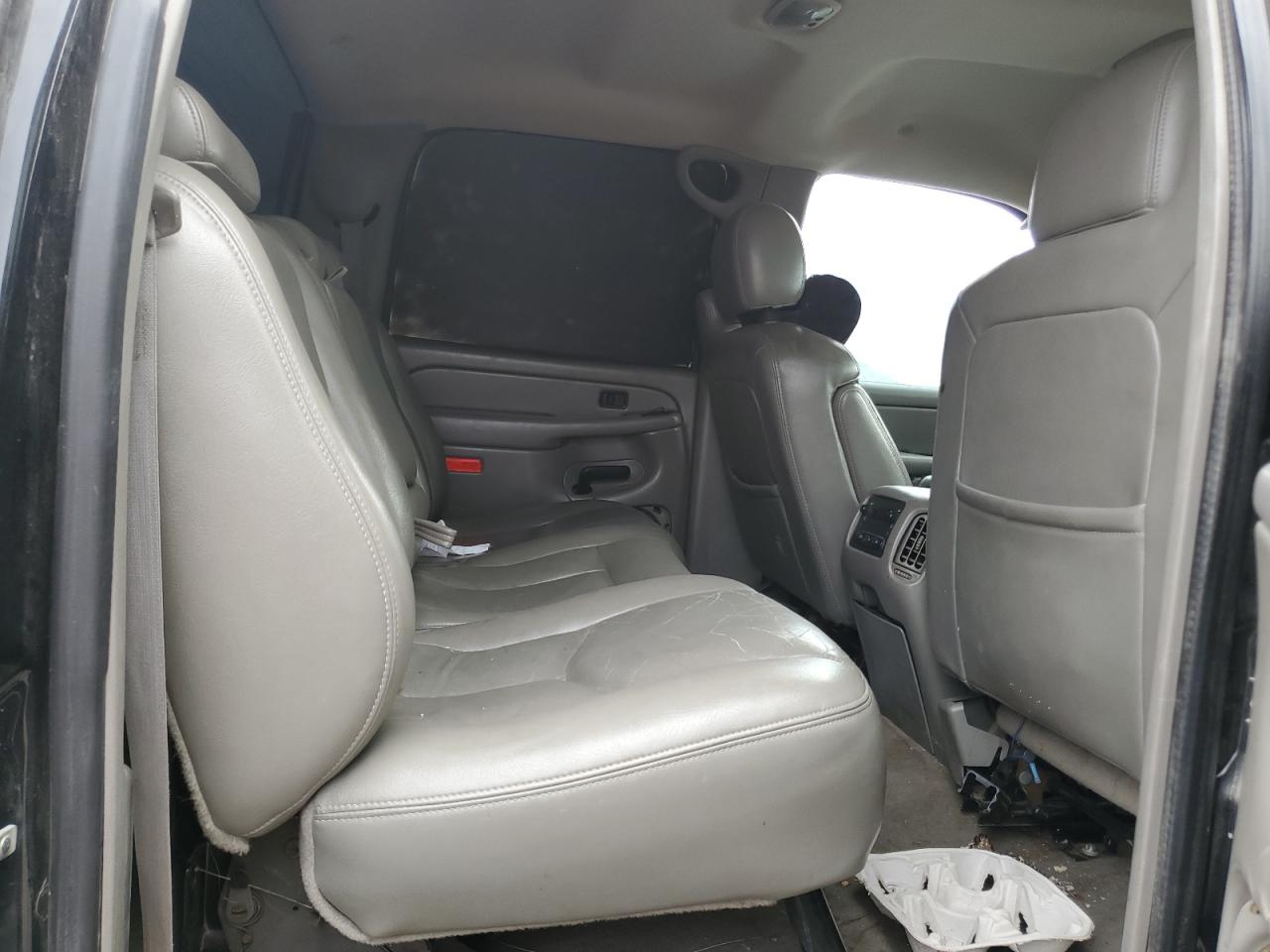2004 Chevrolet Silverado - Image 10